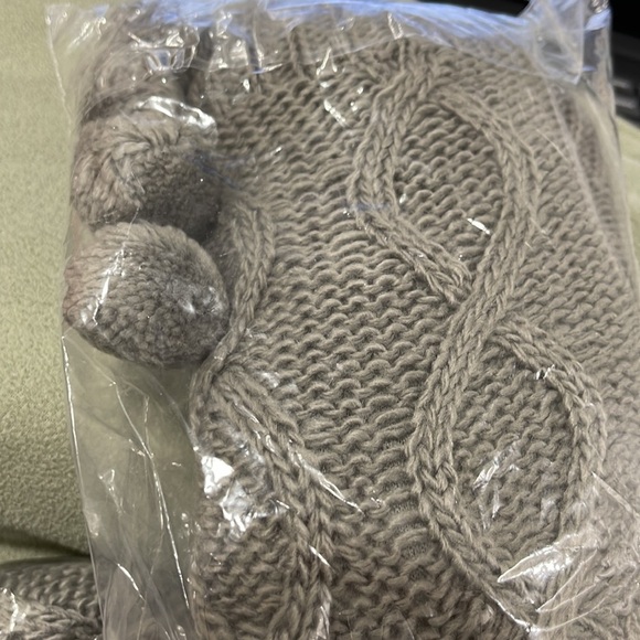 MUK LUKS Women's Pom Cabin Knit Socks - Picture 4 of 13